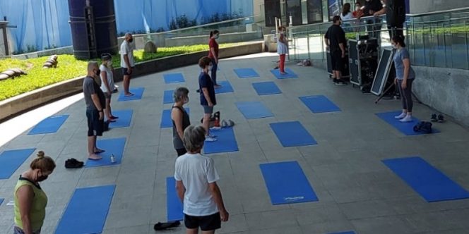 Práticas Corporais na praça do Sesc Pinheiros (Foto: Henrique Vizeu)