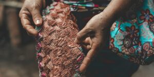 Experimentos têxteis com fibra de buriti - Foto: Divulgação
