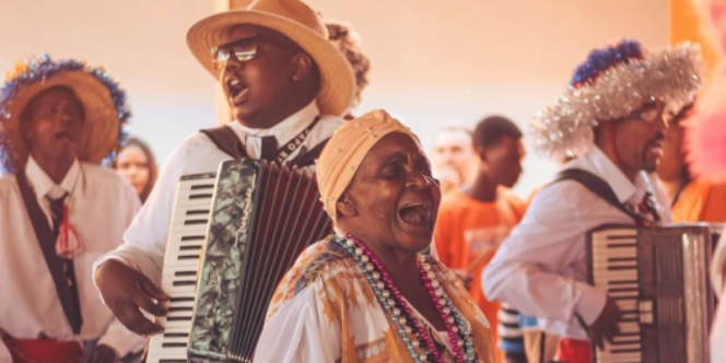 Canta a matriarca Maria Aparecida Rodrigues. Foto: Instagram @saodomingosmarinheiro
